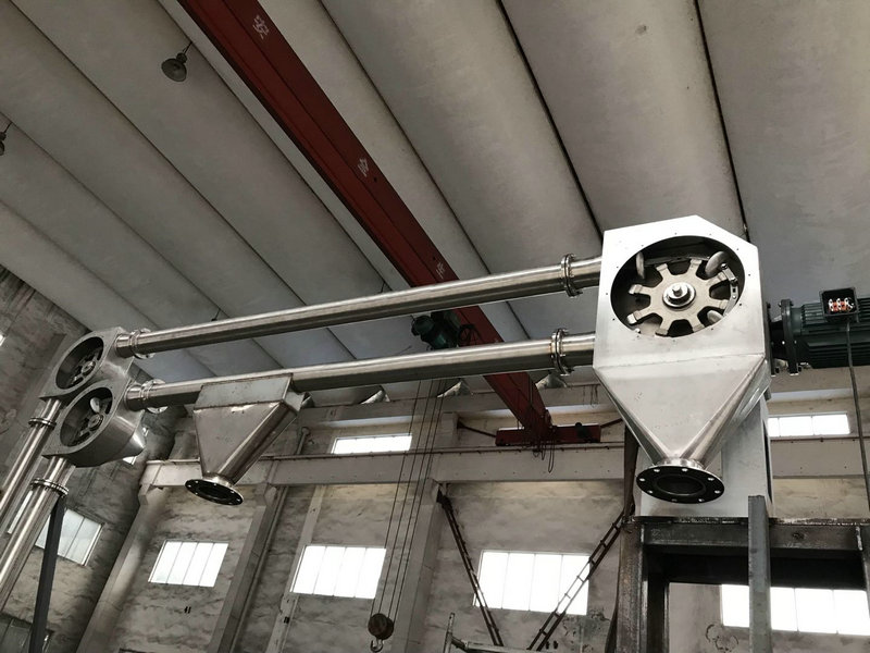 管鏈輸送機應用于精細化工、農藥礦石、建筑材料、食品工業等領域